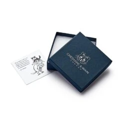 Collier Pour Chat En Cuir Louis Wain -Chats Chiens Fournitures Magasin Cheshire WainLouisWainGiftBox 1800x1800 9f4790d1 5810 4aa0 93fe 86f660486d5a